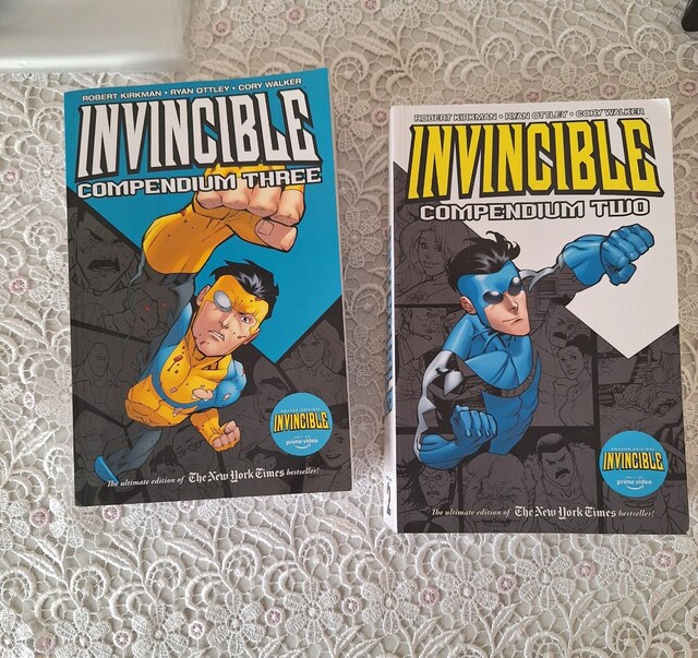 İnvincible Compendium Volume 2 ve 3 İngilizce