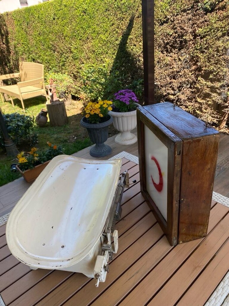 Antika bebek tartma ve ahşap ecza dolabı - 2
