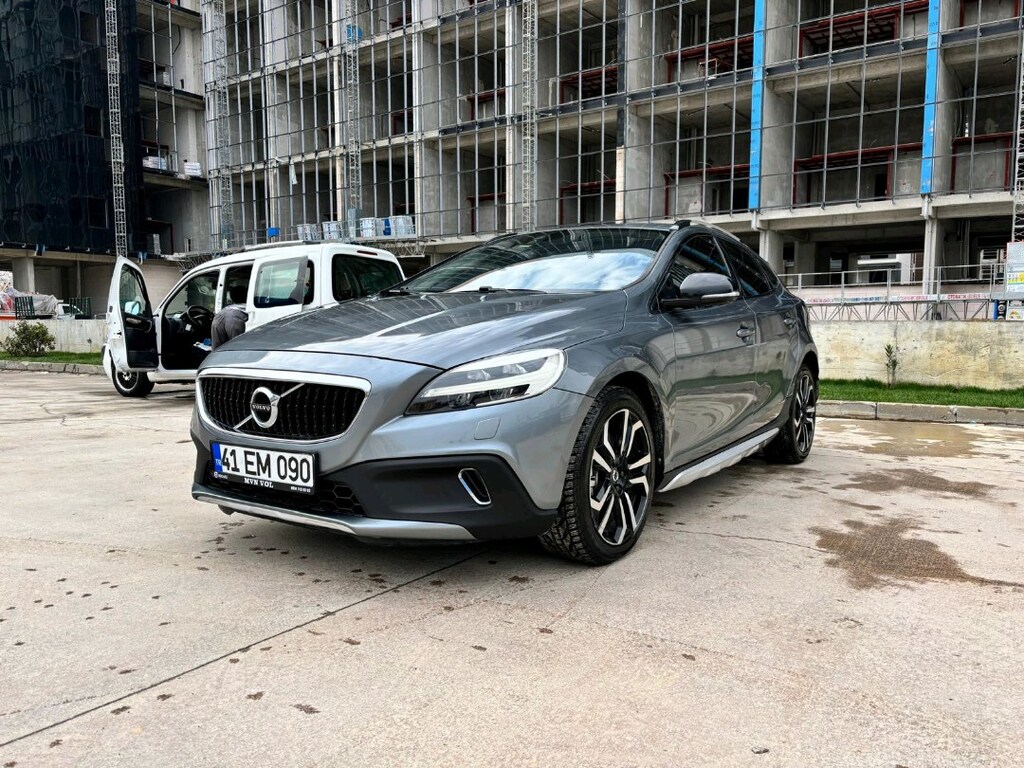 Volvo V40 Cross Country - 3