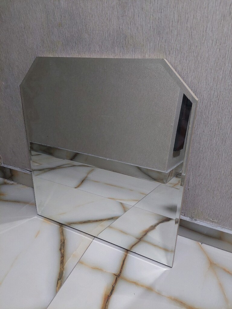 Ayna. Mdf üzerine montajlı.70x70 cm. Duvara montaj vida dübel var. - 8