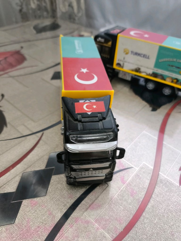 Turkcell Logolu Oyuncak Kamyon - 4