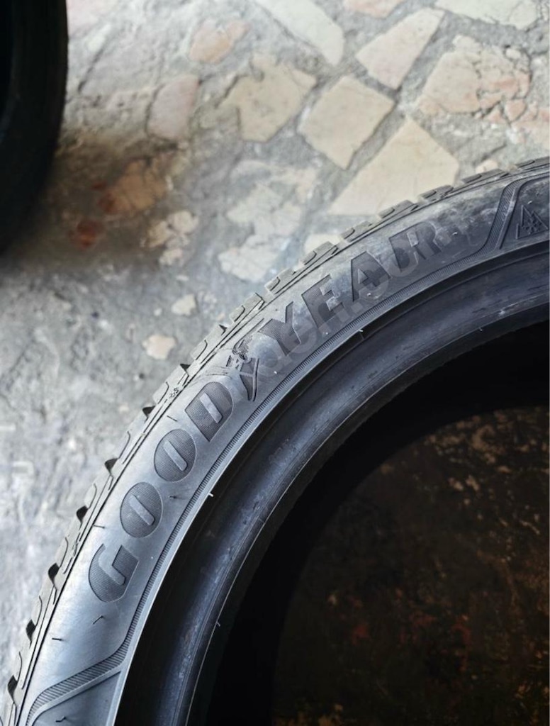235/45/18 Goodyear kış - 7