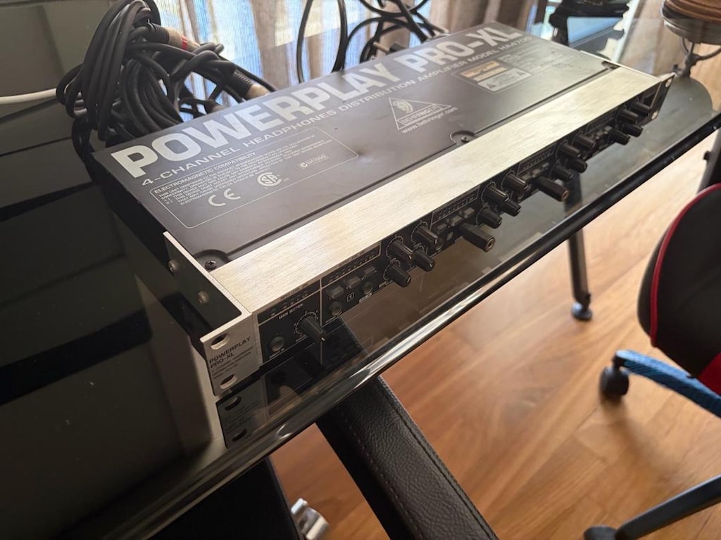 Behringer Powerplay Pro-XL HA4700 4 Kanallı Kulaklık Amfisi – Çalışır - 4