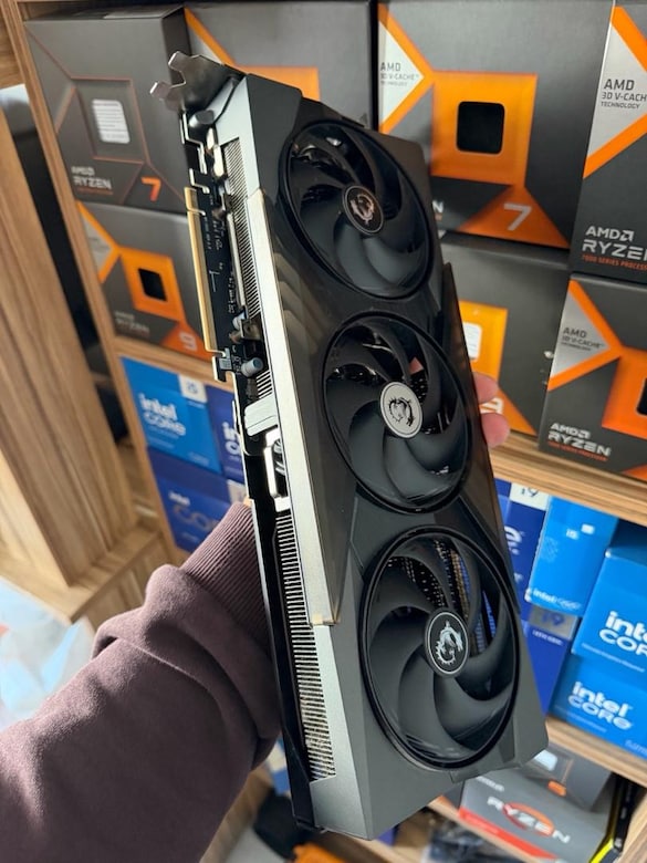 MSI RTX 5070 TI GAMING TRIO OC 16GB GDDR7 256Bit DLSS 4 - 5