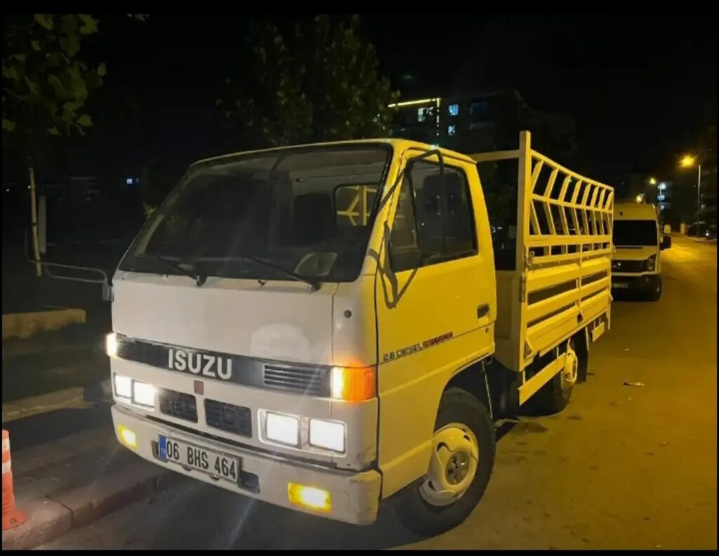 Isızu NKR kamyonet