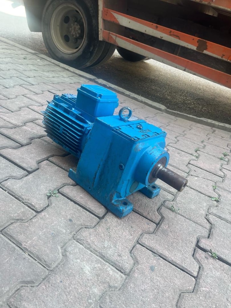 380 volt 2.2 kw 25 devir rediktorlu motor - 2