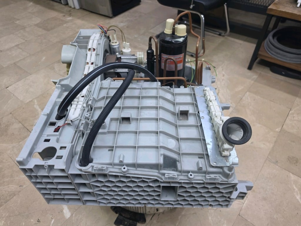 Bosch WTW86260TR Isı Pompalı Kurutma Makinesi Kompresör Blok Orijinal - 3