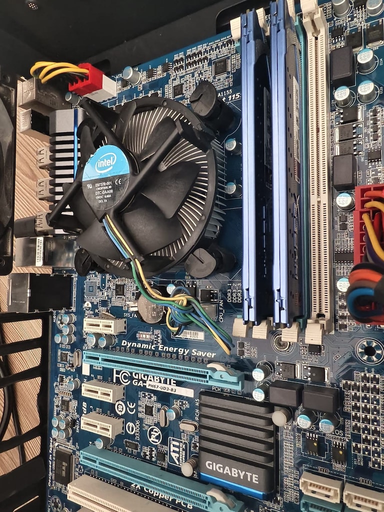 İ5 2300 - Gigabyte GA-P67X-UD3 - 4 GB RAM - SOĞUTUCU - 2