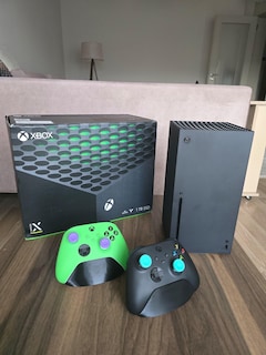 Xbox Series X + 2 kol + 2 oyun standı