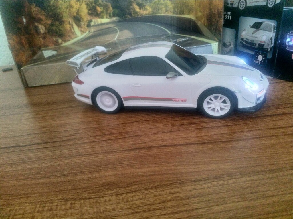 UZAKTAN KUMANDALI IŞIKLI PORSCHE 911 GTR3 RS LİSANSLI - 4