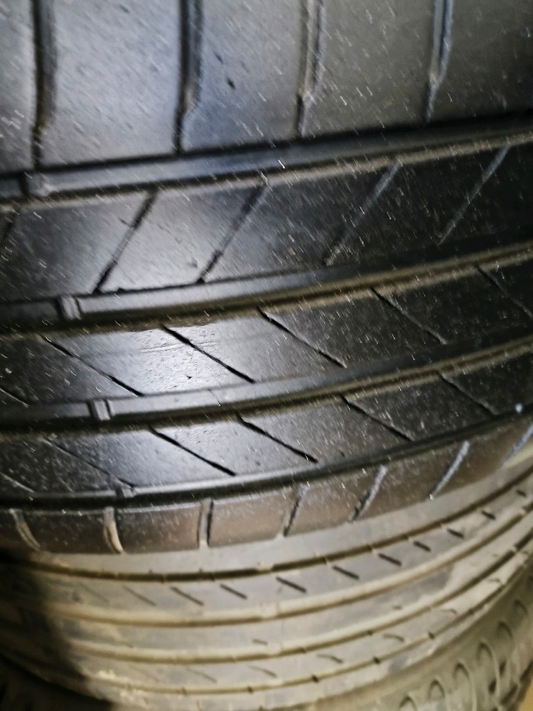 235/50/19 235/50R19 Lassa iki adet var - 2