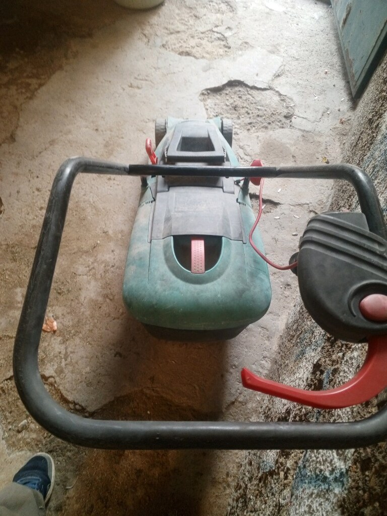 BOCSH rotak 34 cm 1300 w çim biçme makinası sağlam kayışı değişecek - 9