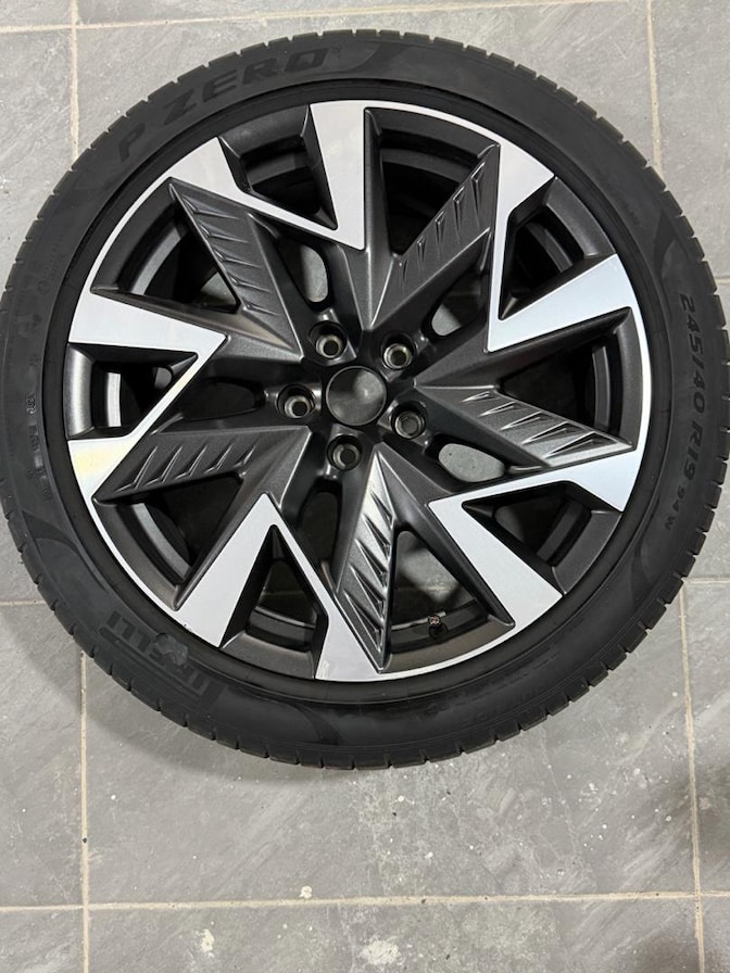 Orijinal Cupra Formentor 19 İnç Jant Lastik - Pirelli P Zero (245/40 R - 2