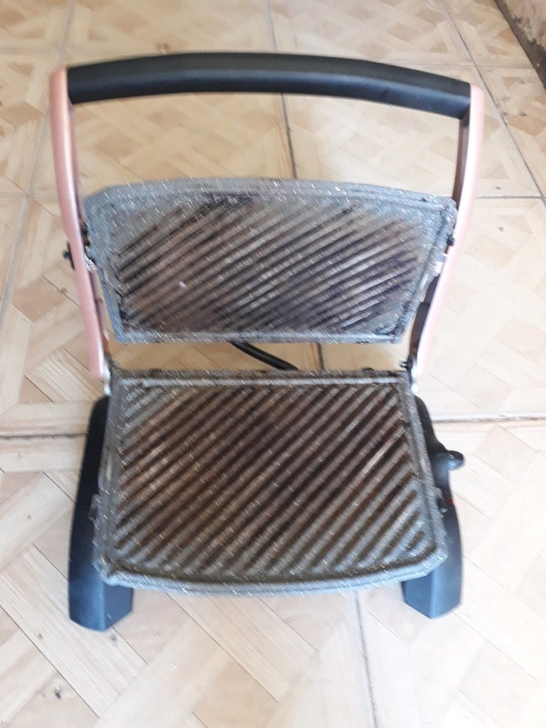 SAĞLAM SORUNSUZ TEMİZ ELEKTİRİKLİ TOST MAKİNASI - 2