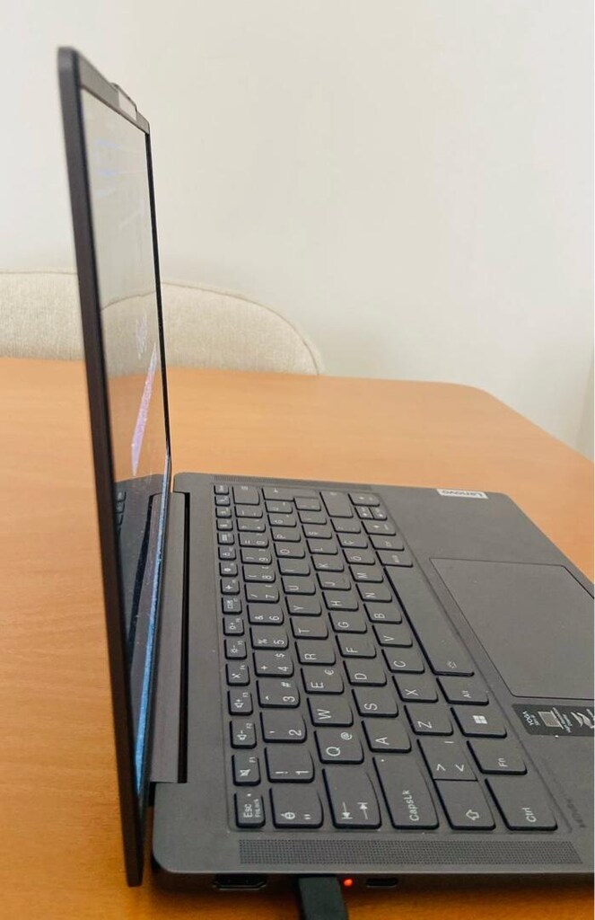 Lenovo Yoga Slim 6 i5-1240P 8GB 512GB OLED + Thule Çanta - 3