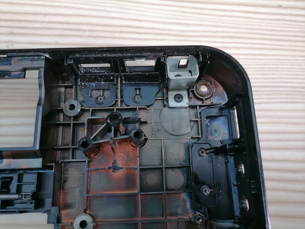 Dell 5110 Alt kasa kusurlu - 7