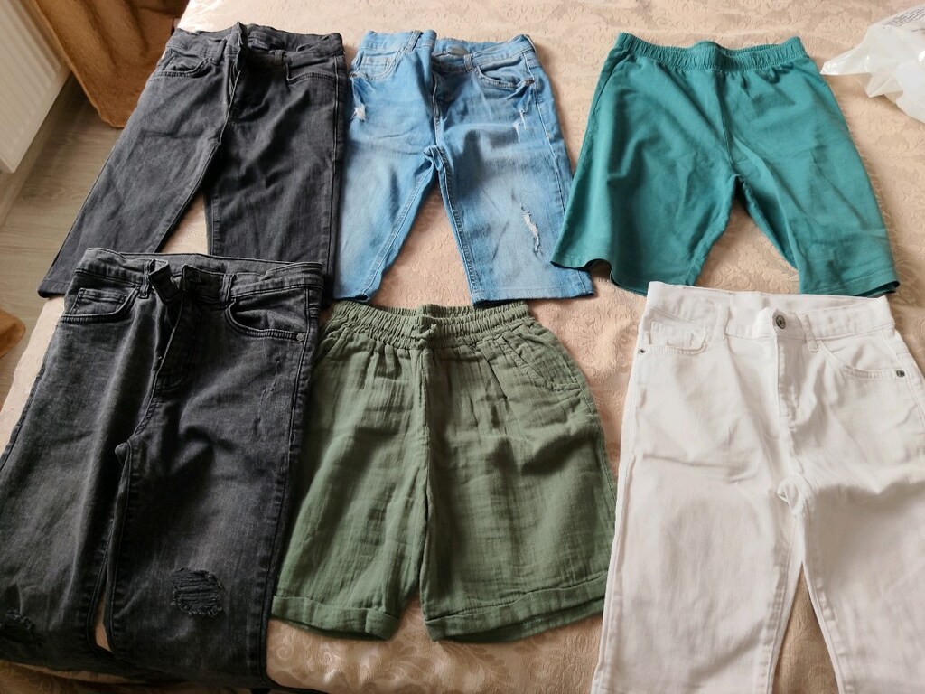 erkek çocuk kısa pantolonlar, tişörtler, şortlar, uzun pantolon,gömlek