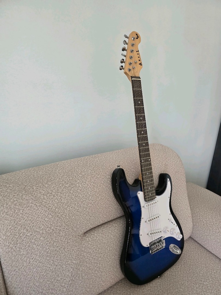 Gitarım kılıfı, kablosu ve penalarıyla birlikte satışta - 7