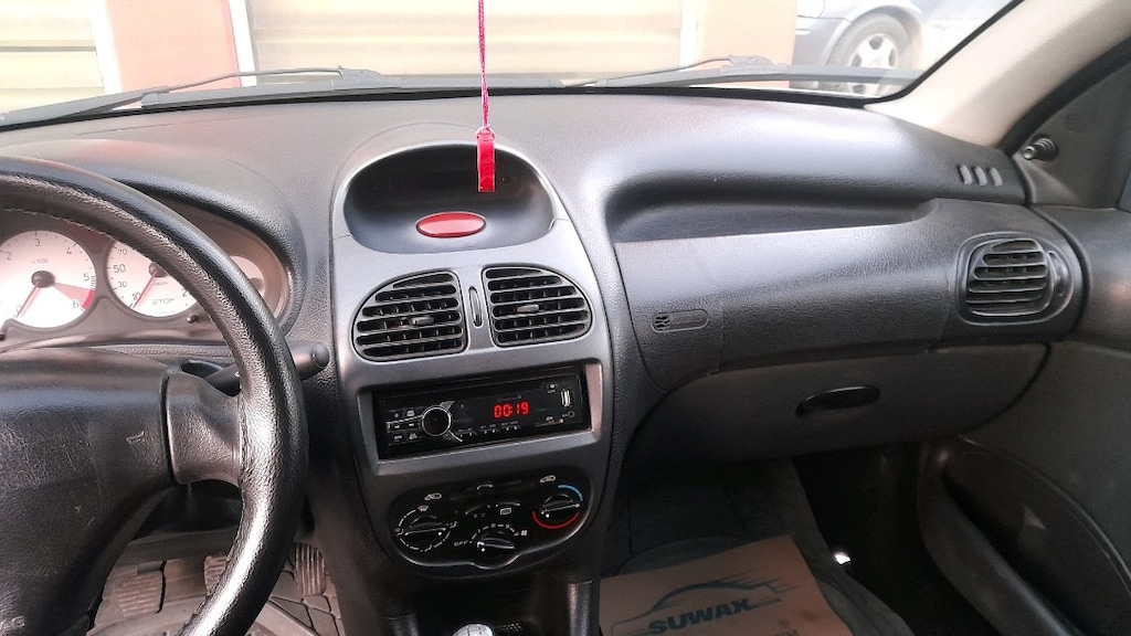 2005 model PEUGEOT 206 - 5