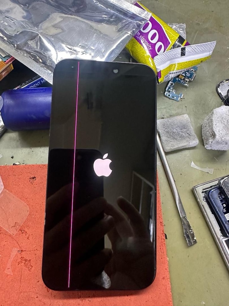 iPhone 15 plas orijinal çizgili ekran - 2