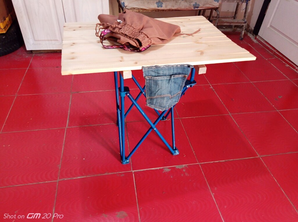2. el katlanır 4 sandalye 1 masa kiliflariyla beraber 2450 tl - 4