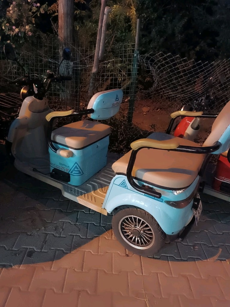 Kırmızı Elektrikli Araç - 3