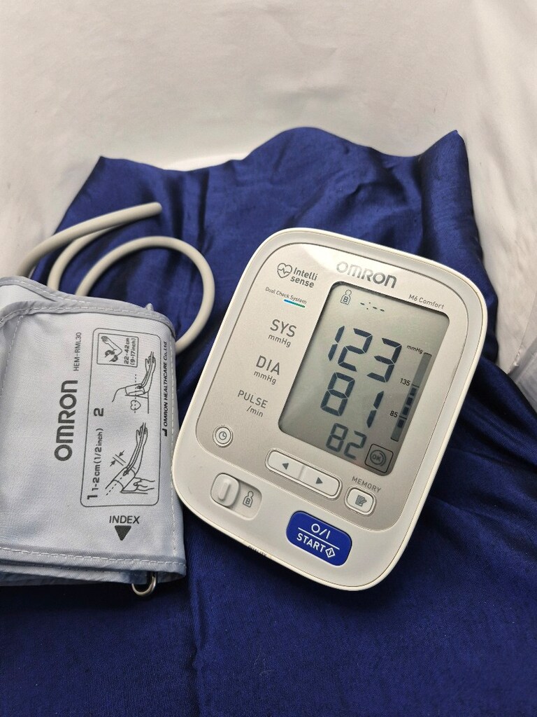 Omron M6 Comfort model tansiyon aleti. Dijital ekranı sayesinde ölçüml - 20