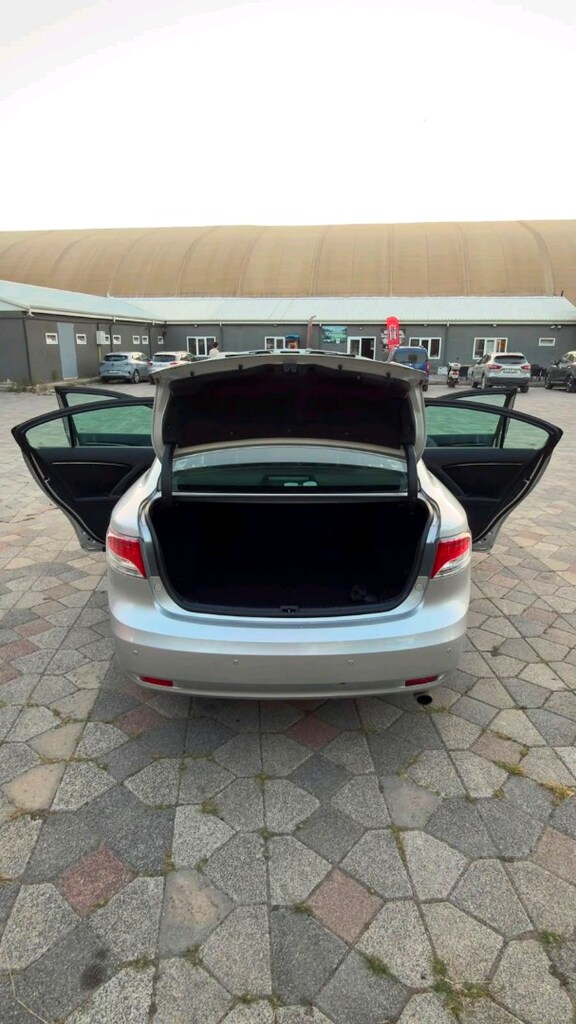 2011 model 83.000km Toyota avensis - 8