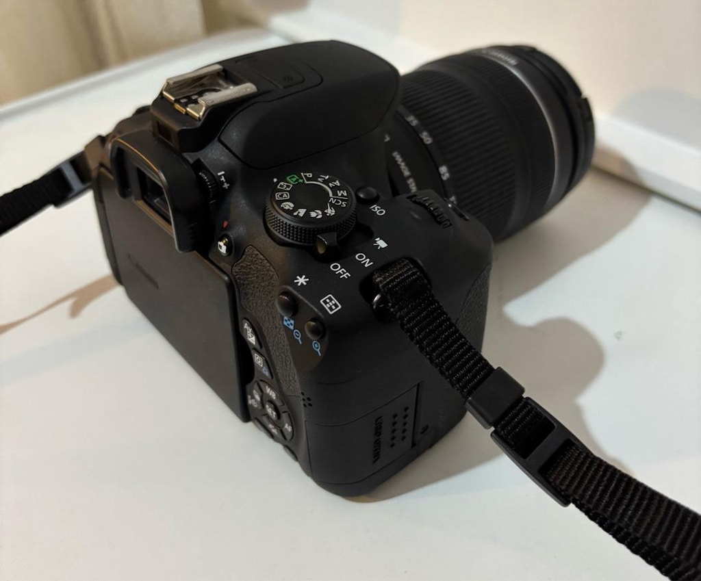 Canon EOS 700D DSLR Fotoğraf Makinesi – Sıfır Ayarında, Çok Az Kullanı - 2