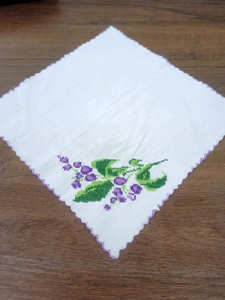 ESKİLERDEN KANAVİCE NAKİSLİ ORTU 23×23 cm - 2
