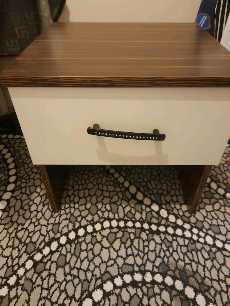Yatak odası makyaj aynası ve komidin - 3