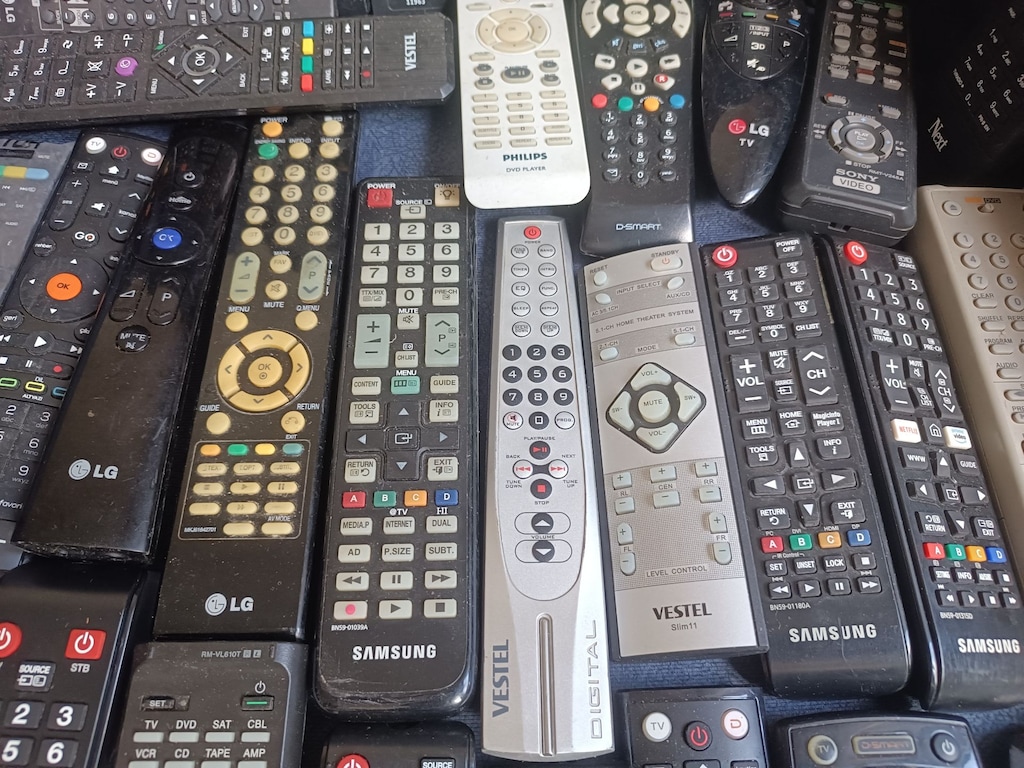 Toplu TV Kumandası - 7