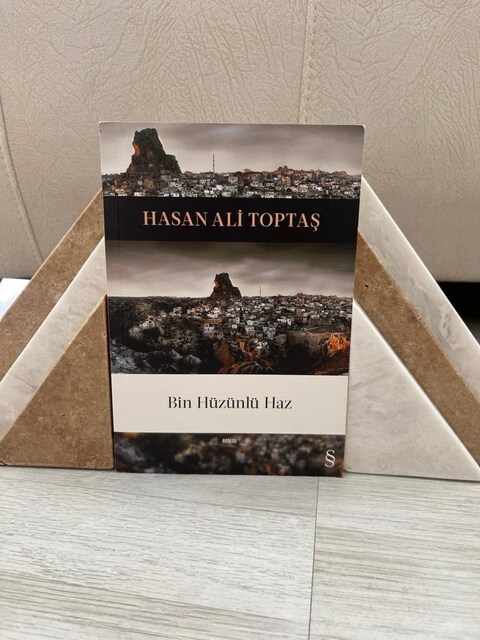 Hasan Ali Toptaş- Bin Hüzünlü Haz Romanı Everest Yayınları