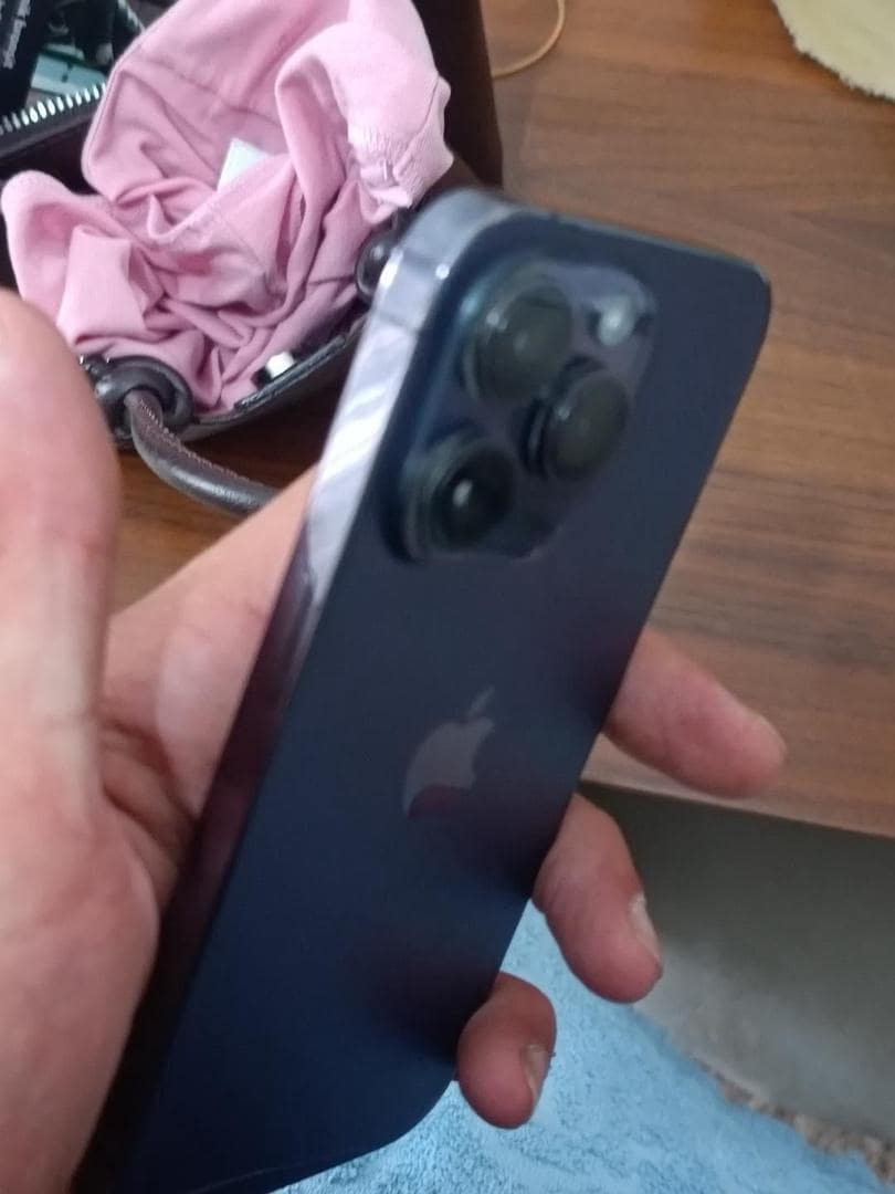 İphone 14 Pro Sorunsuz Arka Camında Kılacağaz Bir Çizik Var - 3