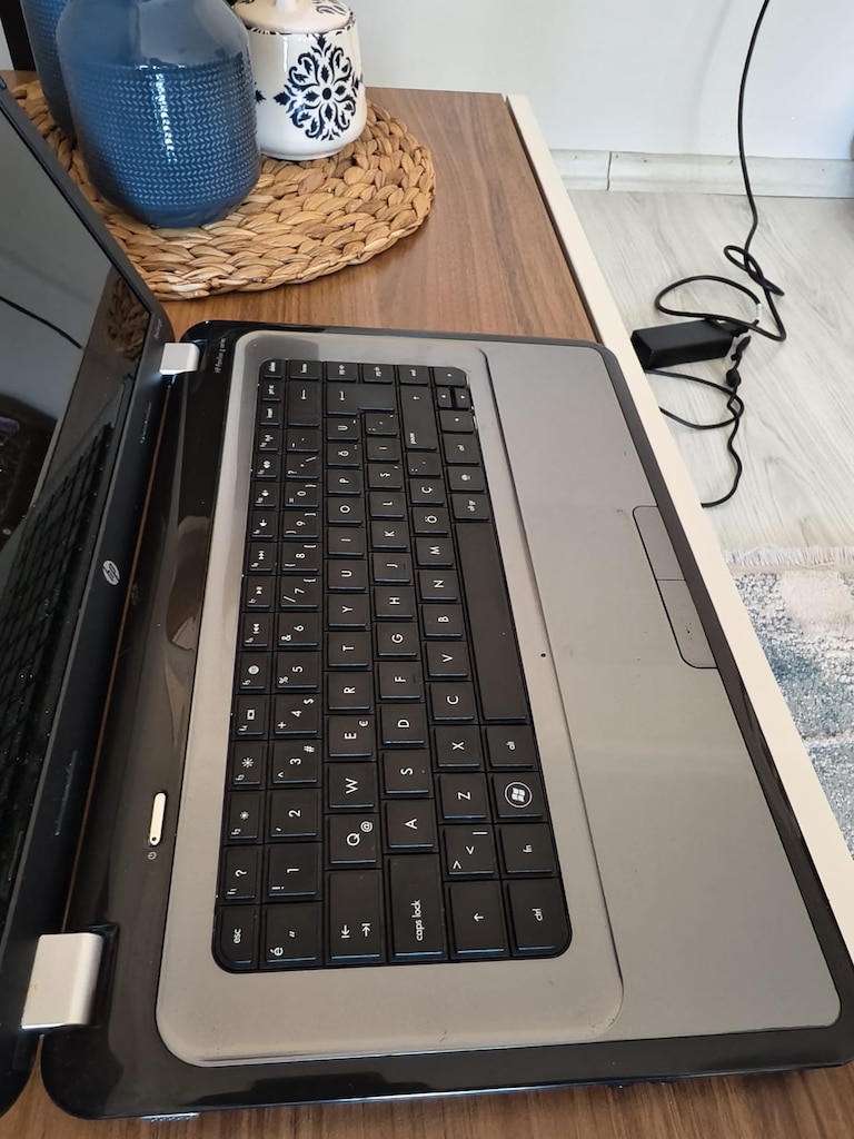 HP LAPTOP - 4