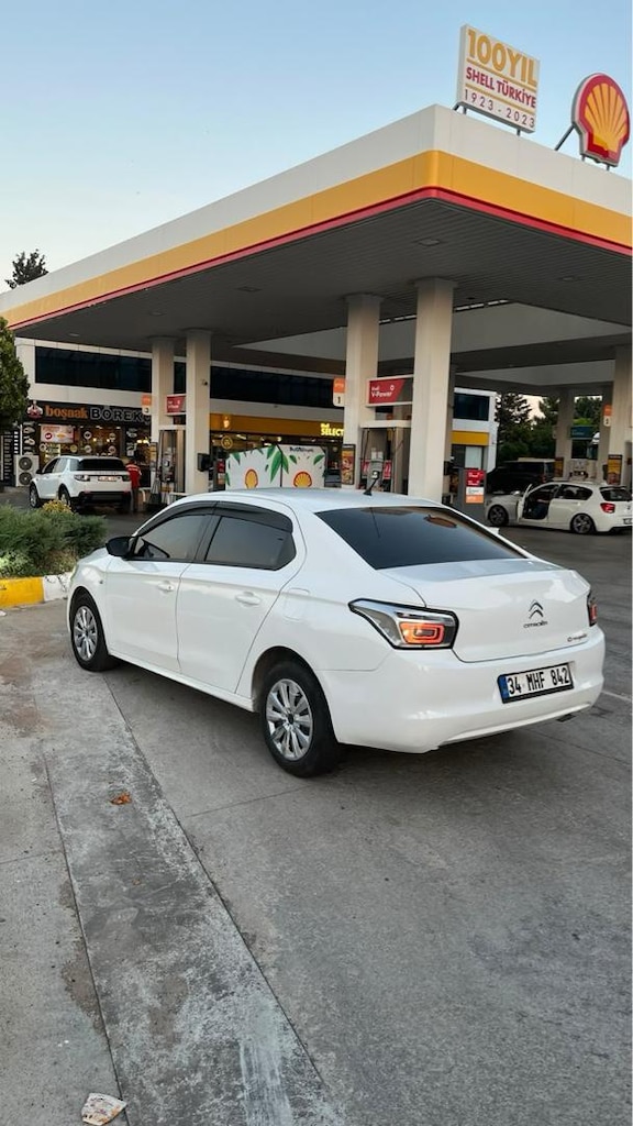 Beyaz Citroen Otomobil - 3