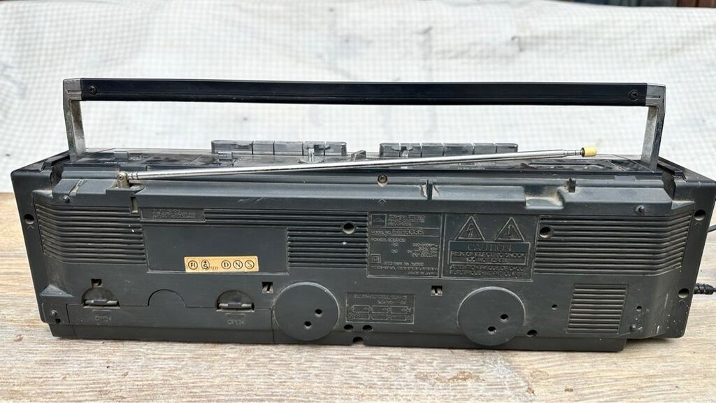 WINTAGE: TOSHIBA RT-8035 FM/SW/MW/LW stereo radio cassette recorder - 5