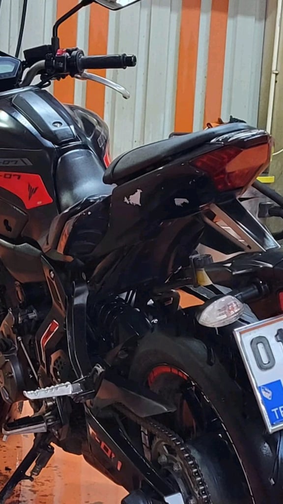 YAMAHA MT07 - 3