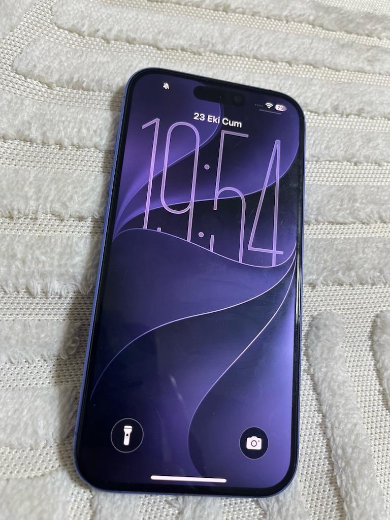 iPhone 16 - 8