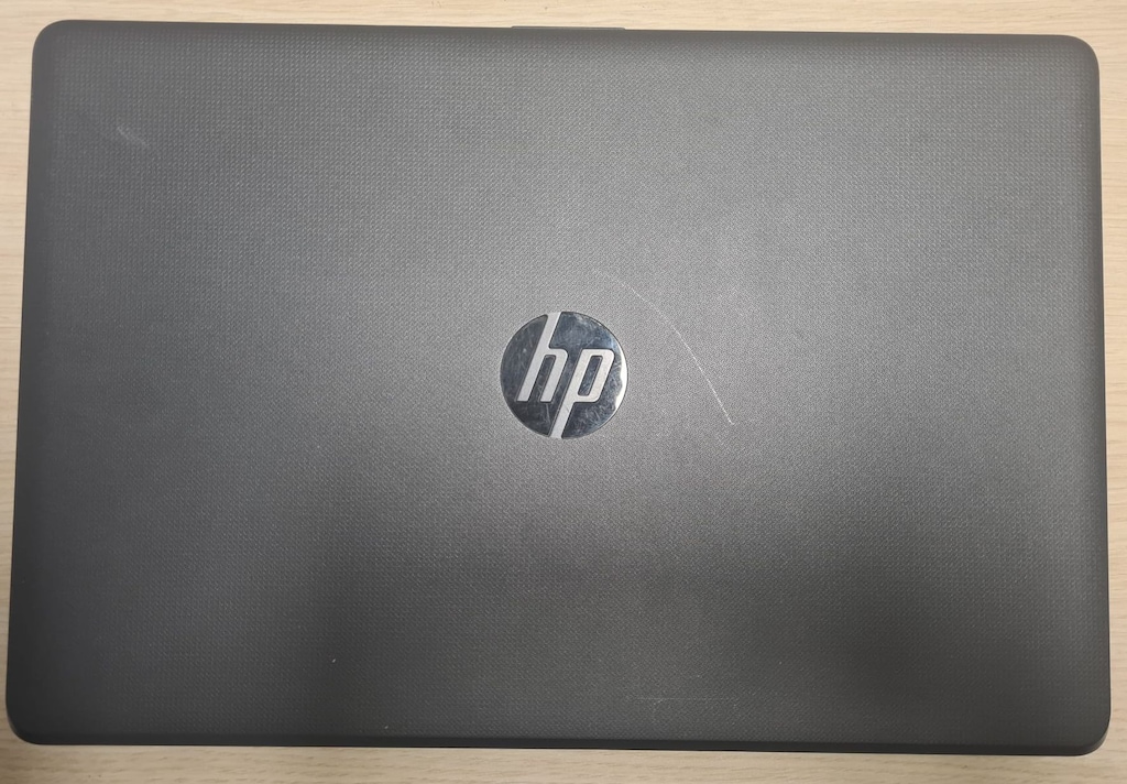HP 250 G6 15.6 I3-7020U 2GB AMD M330 8GB RAM 240 GB SSD - 3