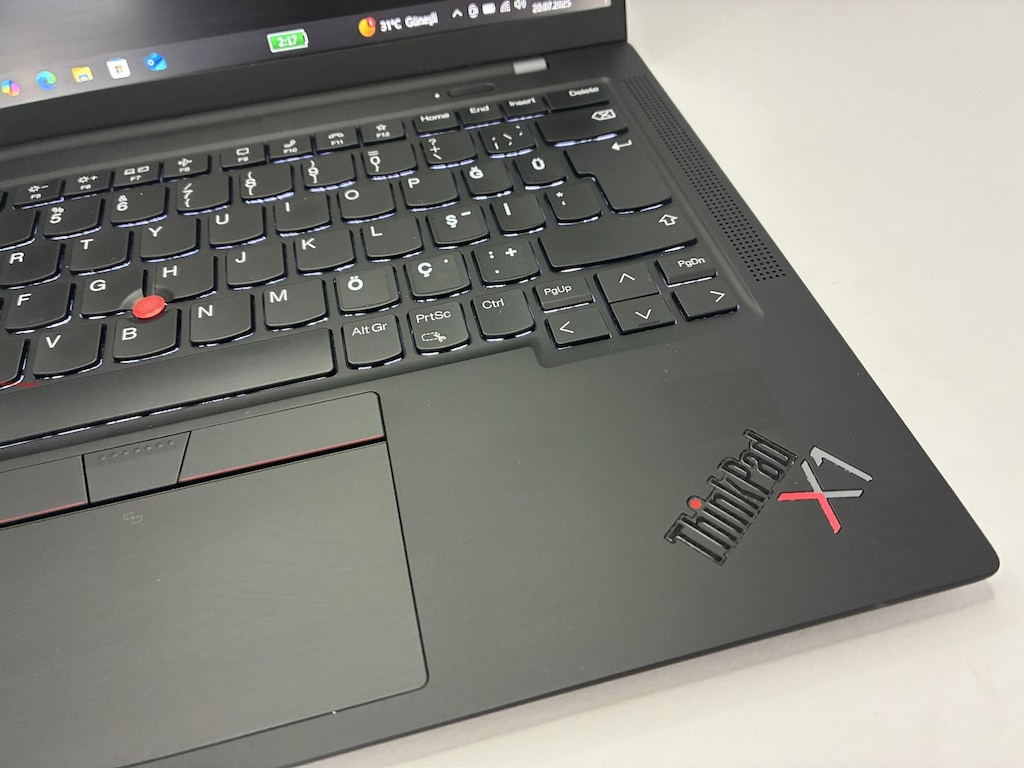 THİNKPAD X1 CARBON İ5 11. NESİL 16 GB RAM 256 M2SSD - 3