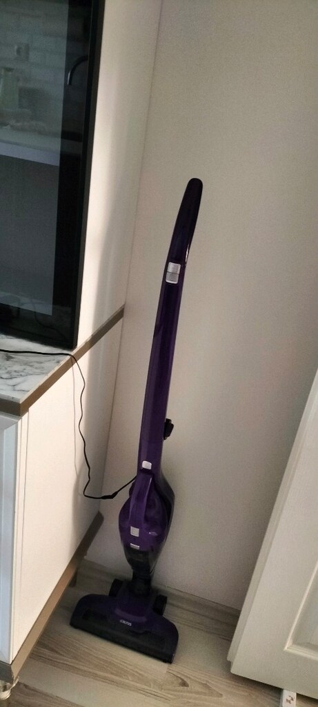 LED ışıklı dikey şarjlı Süpürge - 4