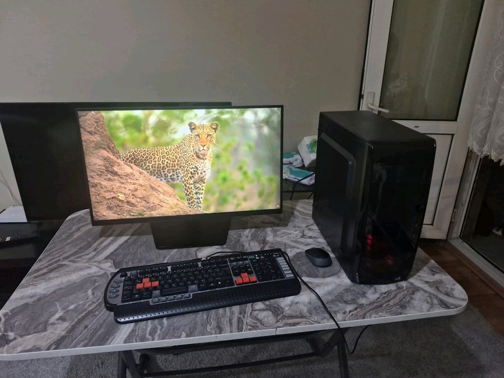 R5 2600x, Asus rtx2060 6gb, 16gb ram, 1tb ssd, 27inch samsung odyssey - 2