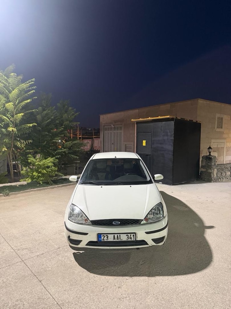 Ford Focus 1.4 - 4