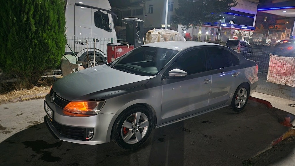 Volkswagen Jetta GLI - 16