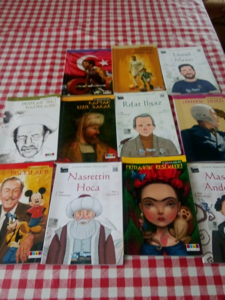 11 parca kitap. - 2