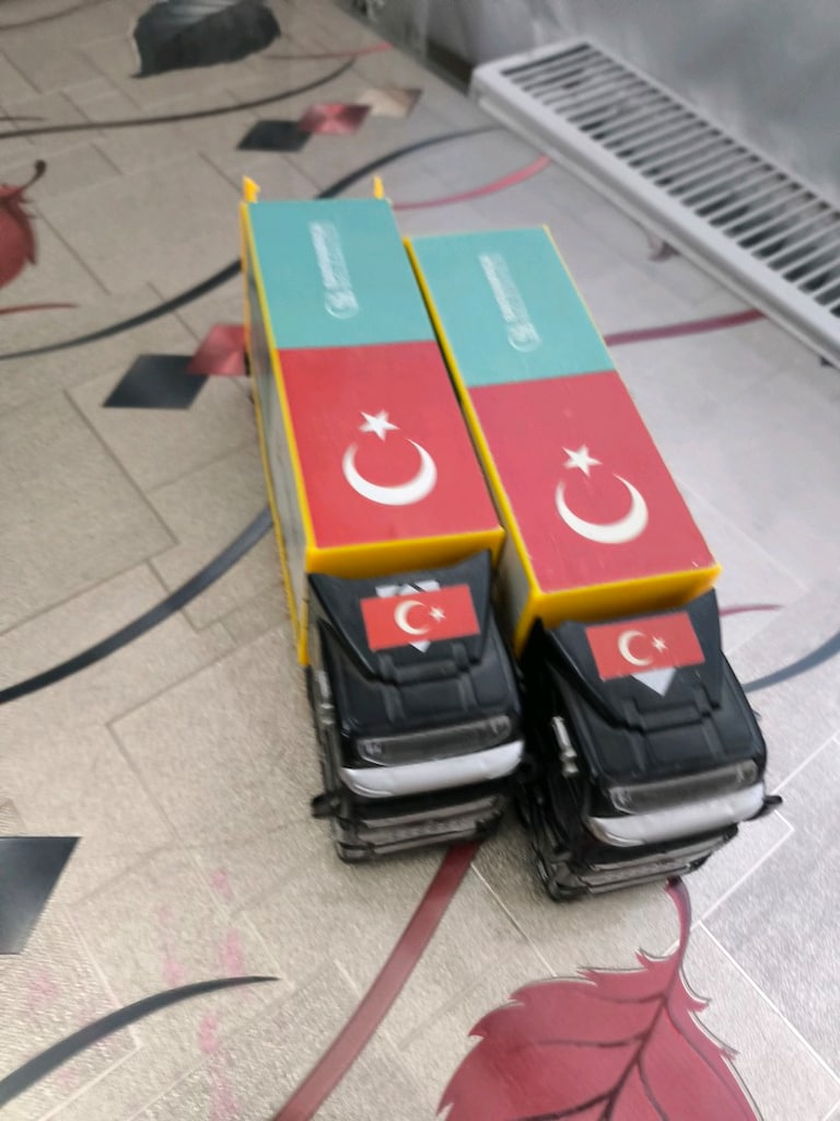 Turkcell Logolu Oyuncak Kamyon - 9