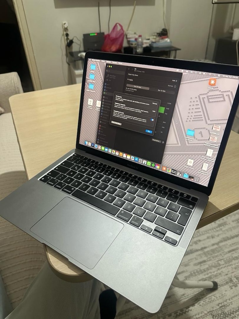 DAHA TEMİZİ YOK! M1 Macbook Air 13.3" - 2