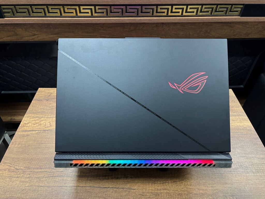Asus ROG Strix Scar 18 i9-14900HX 32GB 2TB RTX4090 18" Oyuncu Notebook - 4