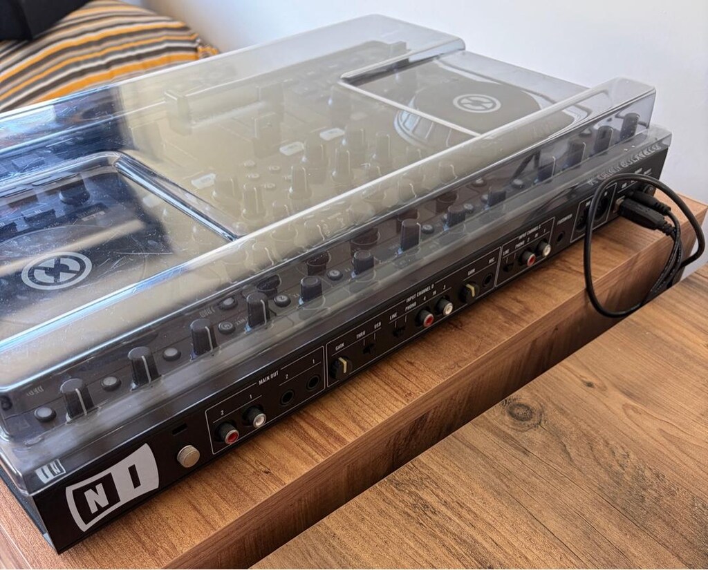 Traktor Kontrol S4 MK1 DJ kontrol cihazı - 2